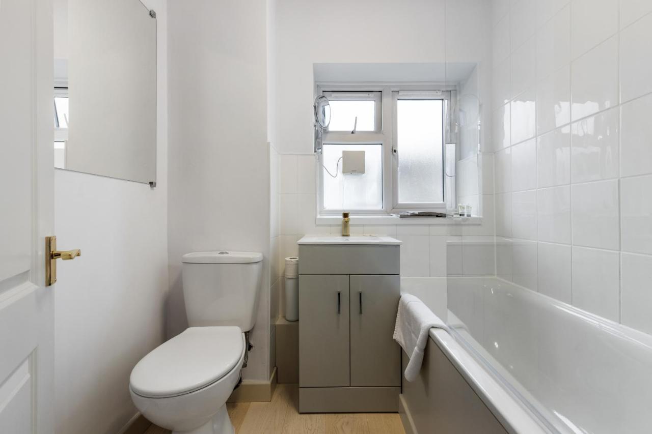 Bright & Cosy Gem ~ Battersea Park View ~ King Bed Apartment London Exterior photo