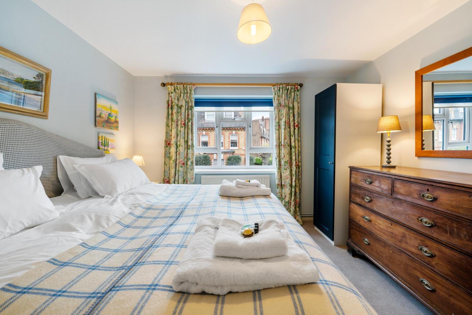 Bright & Cosy Gem ~ Battersea Park View ~ King Bed Apartment London Exterior photo